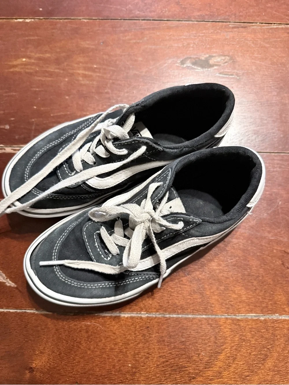 Vans Black with White Stripe Low Top Skate Shoe Kids size 2